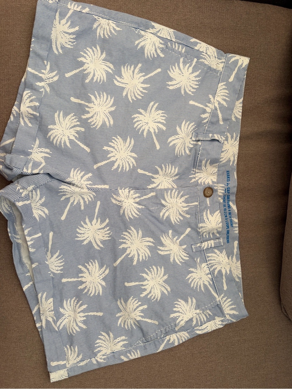 GAP girlfriend 4” Light Blue and White Palm-Print Flat Front Shorts